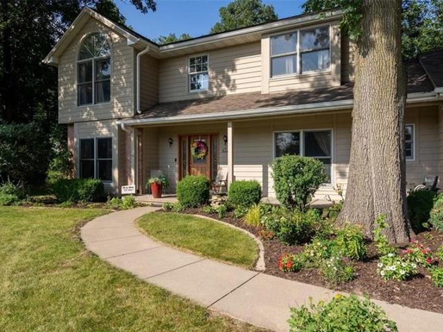 House for sale in South Ridge Knolls, Cedar Rapids