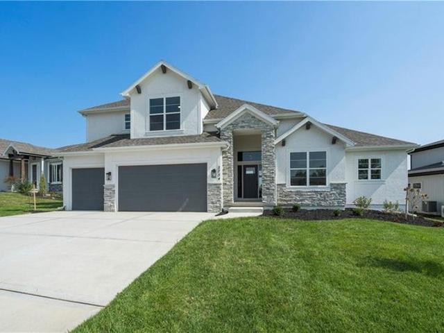 House for sale in Basehor, Leavenworth County