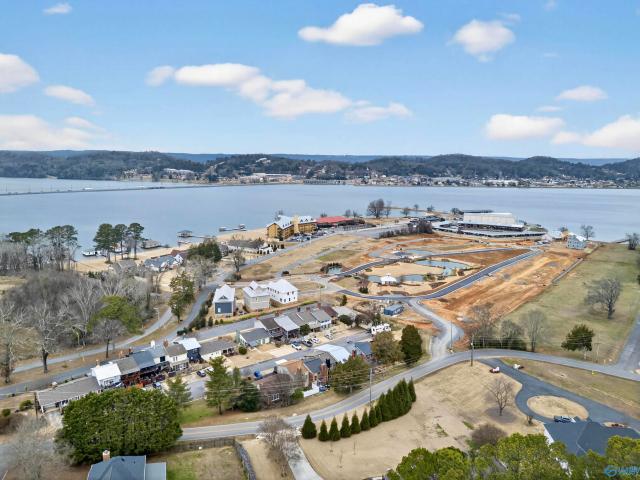 Townhouse for sale in Guntersville, Alabama