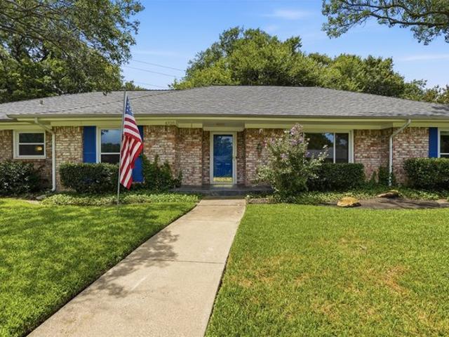 House for sale in Benbrook, Texas