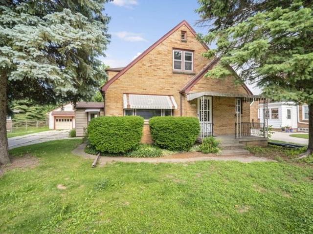 House for sale in Greenfield Park, Wisconsin