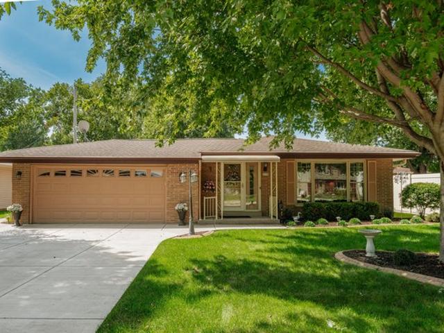 House for sale in Greenfield Park, Wisconsin