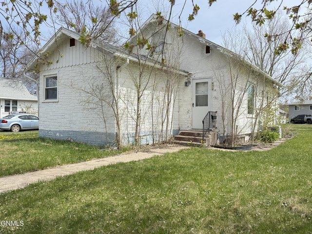 House for sale in Valley City, North Dakota