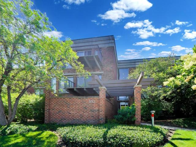 Condo for sale in Deerfield, Illinois