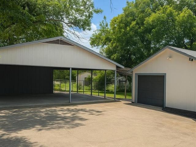 House for sale in Hewitt