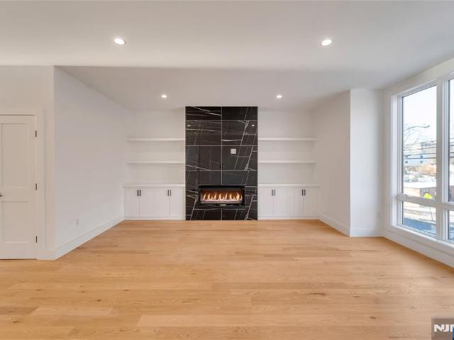Condo for sale in Fort Lee, New Jersey