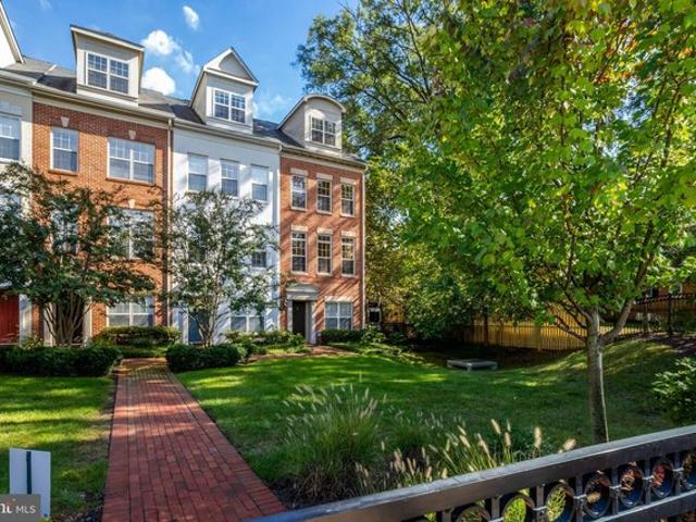 Townhouse for sale in Arlington, Northampton County