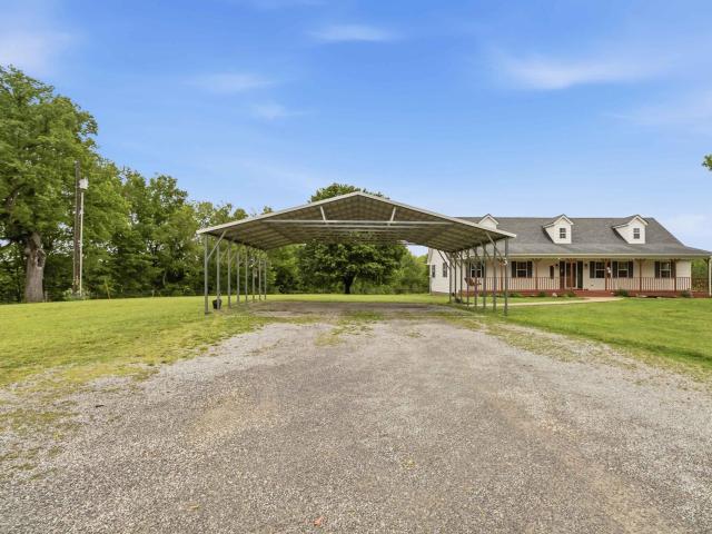 House for sale in Hustonville, Kentucky