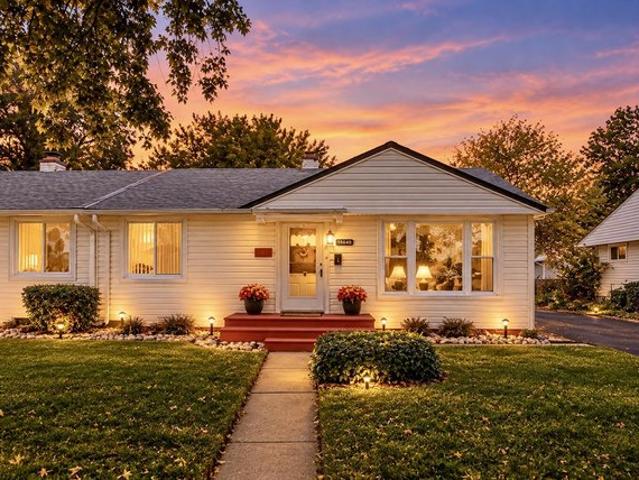 Townhouse for sale in Hometown Plaza, Hometown
