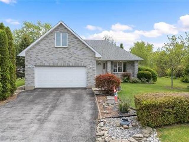 House for sale in Plympton–wyoming, Ontario