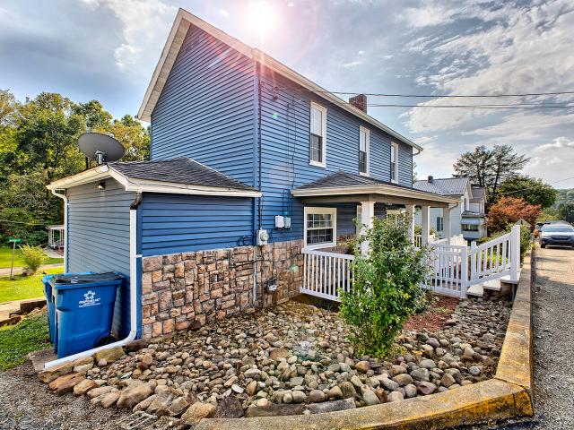 House for sale in Hunker, Pennsylvania