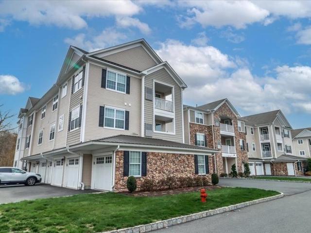 Condo for sale in Newtown, Connecticut