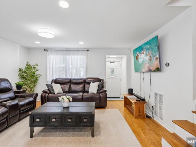House for sale in Lyndhurst, New Jersey