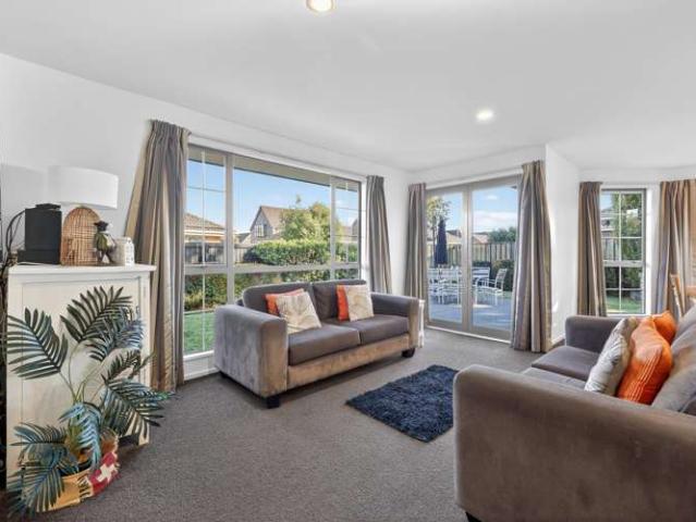 House for sale in Chaslands, Canterbury