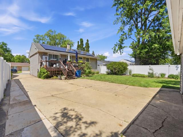 House for sale in Glendale Heights, Illinois