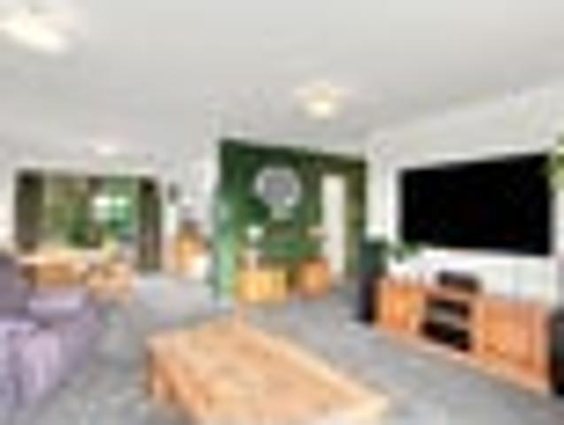 House for sale in Chaslands, Canterbury