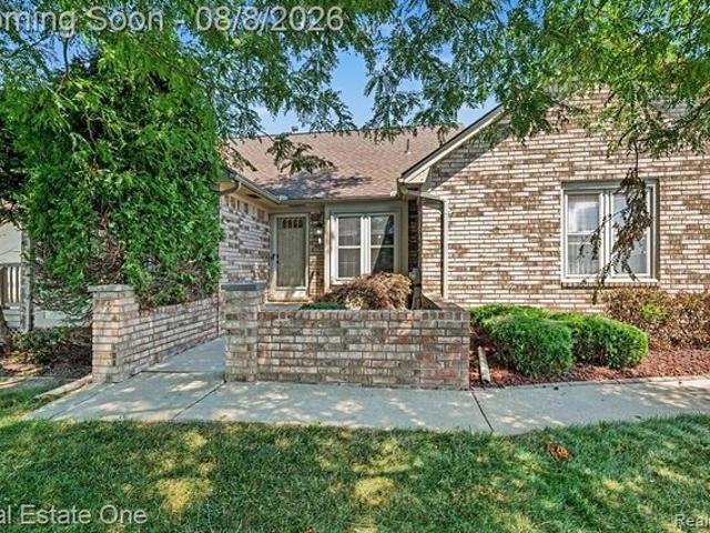 Condo for sale in Clinton Township, Michigan