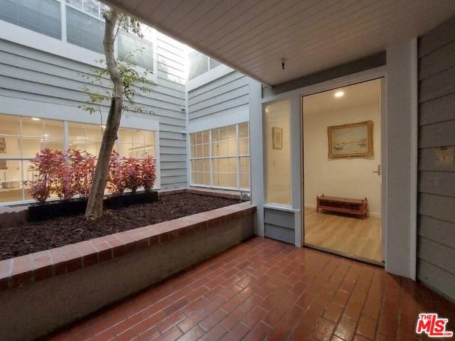 Condo for sale in Los Angeles, Los Angeles County