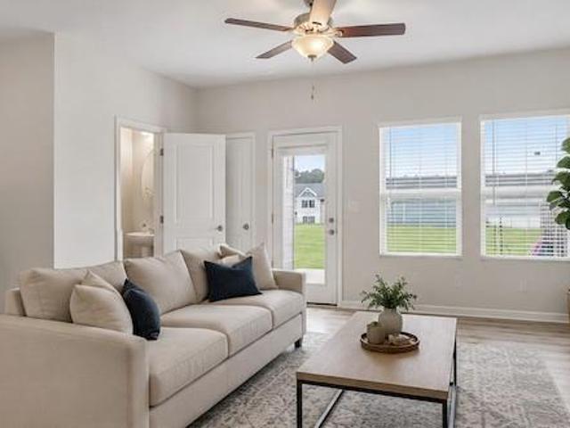 Townhouse for sale in Red Oak, Georgia