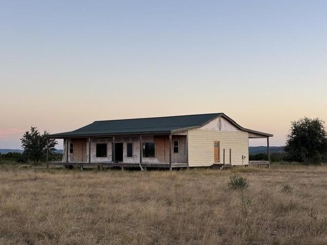 Farm for sale in Camp Wood, Real County
