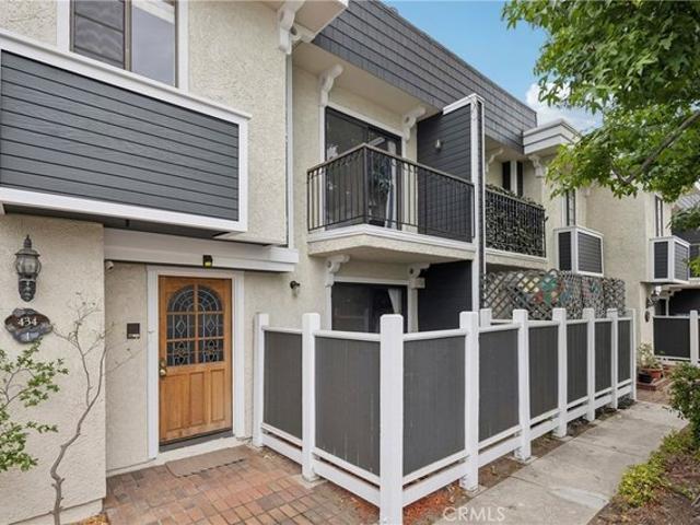 Townhouse for sale in Pasadena, California