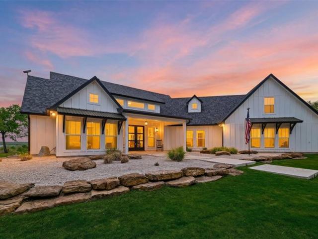House for sale in Sunset, Texas