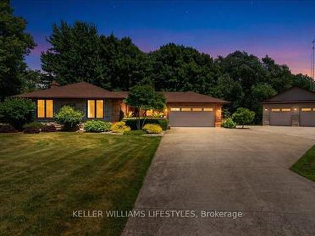 House for sale in Plympton–wyoming, Ontario