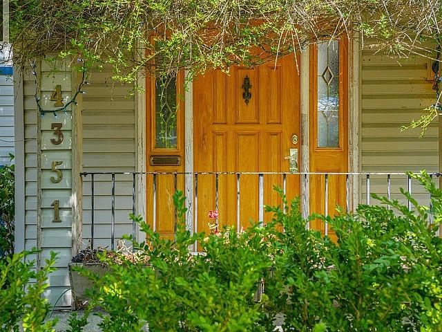 House for sale in Clayoquot, British Columbia
