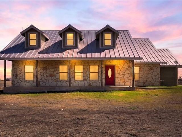 House for sale in Martindale, Texas