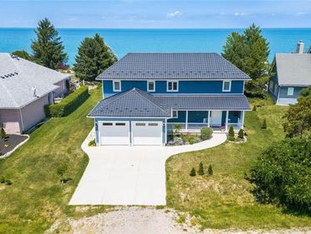House for sale in Plympton–wyoming, Ontario