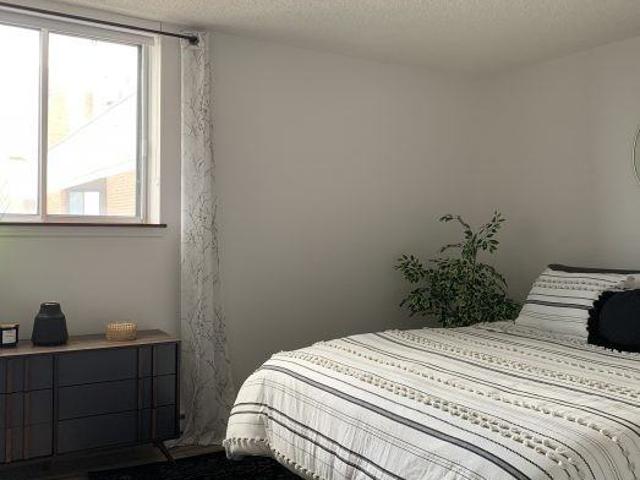 Apartment for rent in Somerset, Ottawa