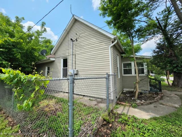 House for sale in Murphysboro, Illinois