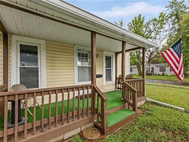 House for sale in Iola, Allen County