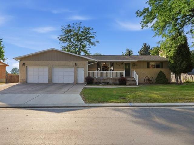 House for sale in Cache, Utah