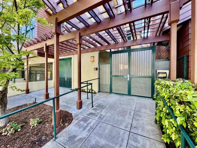 Condo for sale in Palo Alto, California