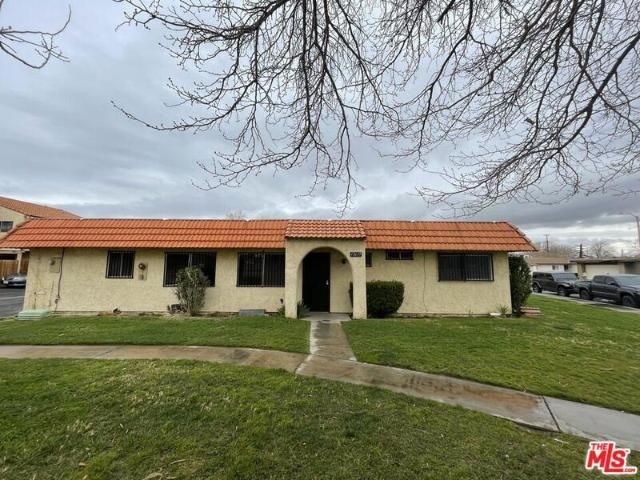Townhouse for sale in Lancaster