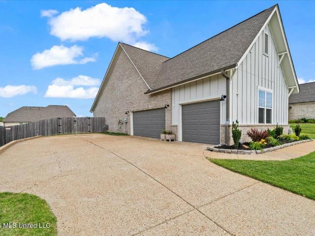 House for sale in Nesbit, Mississippi