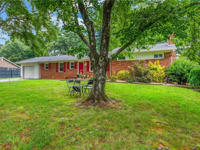 House for sale in Pfafftown, North Carolina