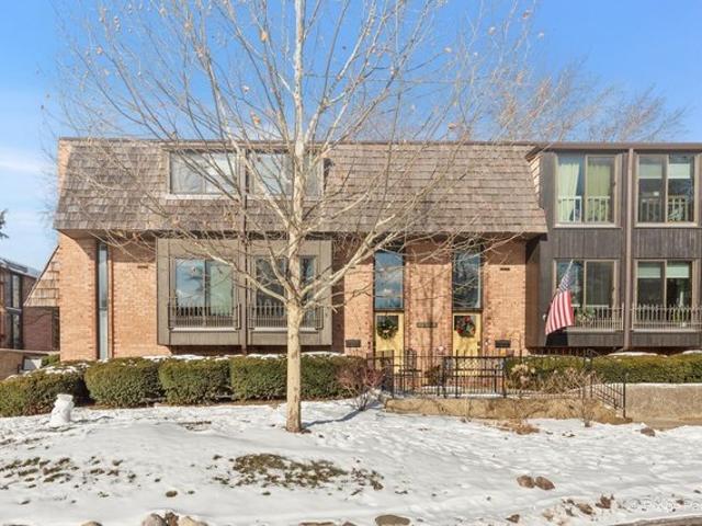 Townhouse for sale in Barrington, Illinois