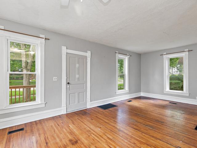 House for sale in Mchenry, Illinois