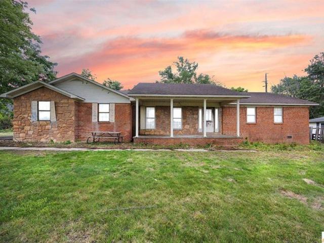 House for sale in Summer Shade, Kentucky