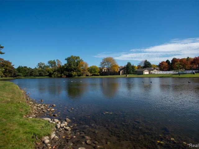 Condo for sale in Knightsbridge, West Bloomfield Township