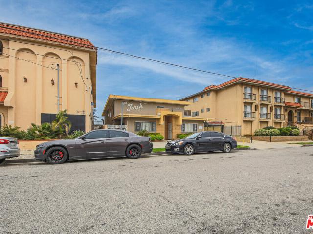 House for sale in Hawthorne