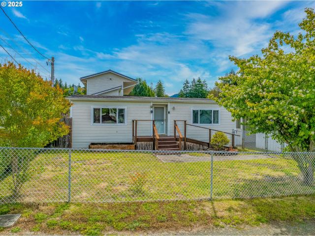 House for sale in Myrtle Point