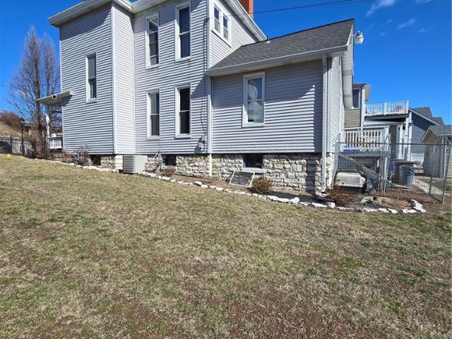 House for sale in Alton, Illinois