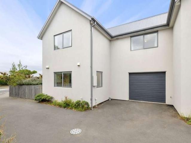 Townhouse for rent in Heathcote, Canterbury