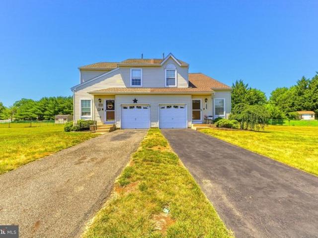 Townhouse for sale in Williamstown, New Jersey