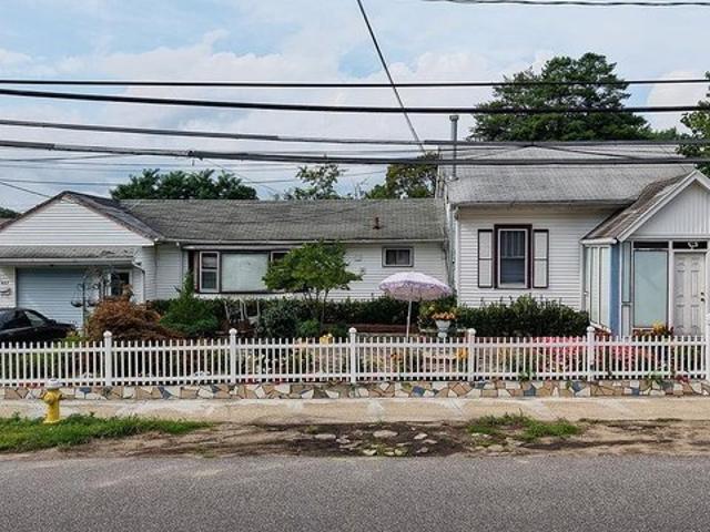 House for sale in Bohemia, New York