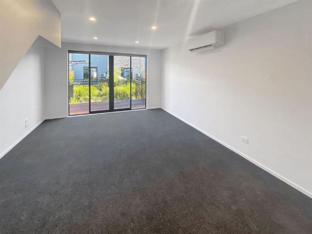 Townhouse for rent in Saint Albans, Canterbury