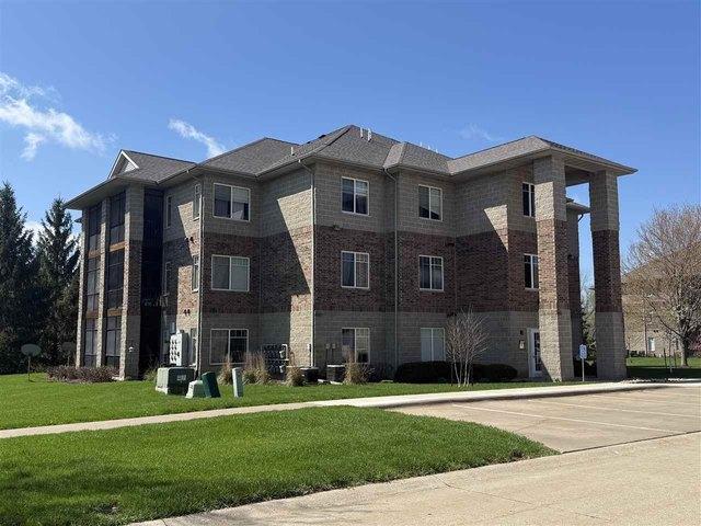 Condo for sale in Iowa City, Iowa